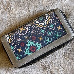Te-Rich RFID canvas wallet 6-3/4 x 3-3/4. Cellphone suction cup fits I-phone.
